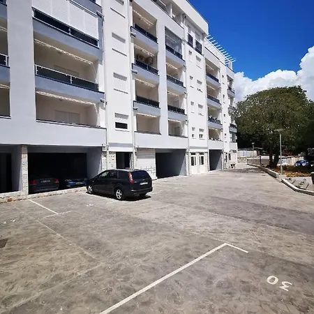 アパート Sertini